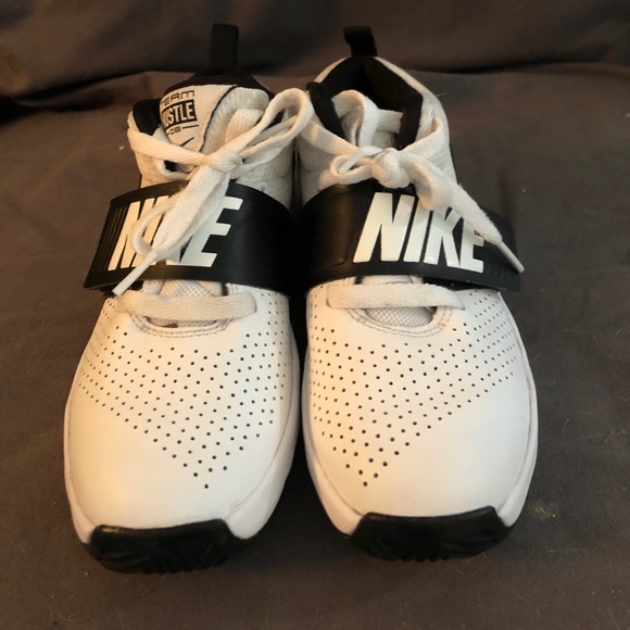 Nike Other - Nike Team Hustle D8 (GS) Basketball shoes